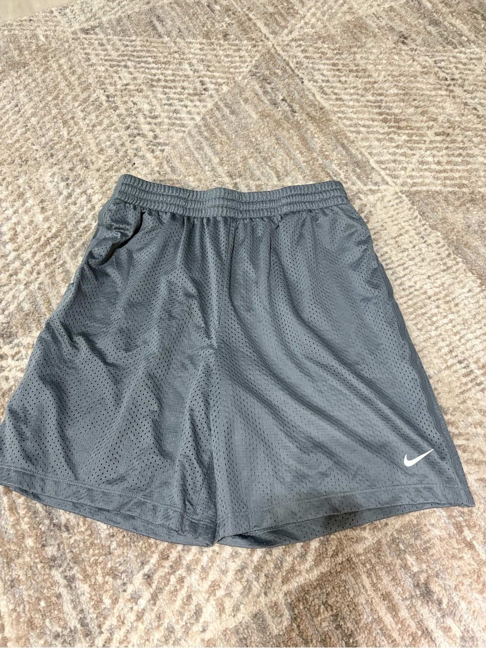 Nike Dri-FIT Boys XL Gray Mesh Athletic Basketball Shorts